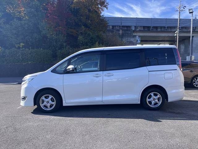 TOYOTA NOAH 2018