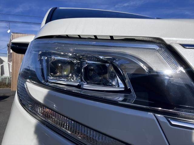 TOYOTA NOAH 2018