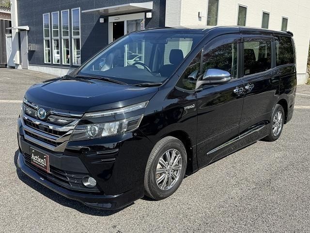 TOYOTA VOXY HYBRID 2014