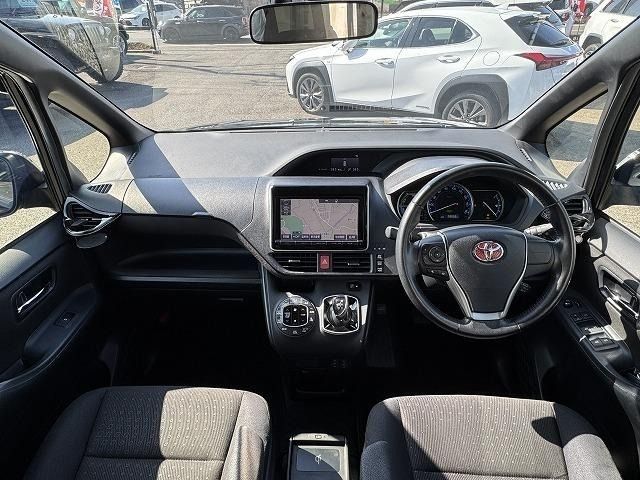TOYOTA VOXY HYBRID 2014
