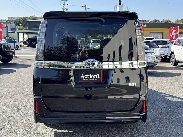 TOYOTA VOXY HYBRID 2014