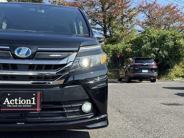 TOYOTA VOXY HYBRID 2014