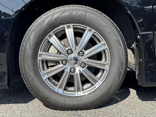 TOYOTA VOXY HYBRID 2014