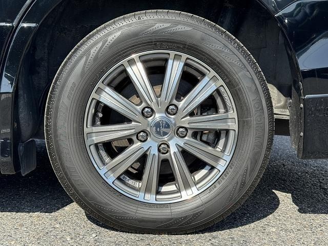 TOYOTA VOXY HYBRID 2014