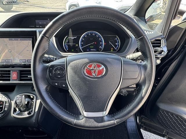 TOYOTA VOXY HYBRID 2014