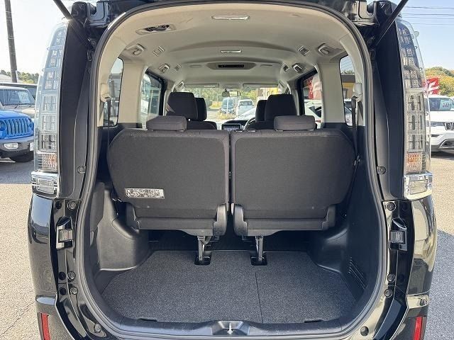 TOYOTA VOXY HYBRID 2014