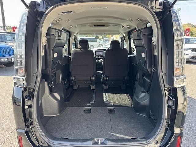 TOYOTA VOXY HYBRID 2014