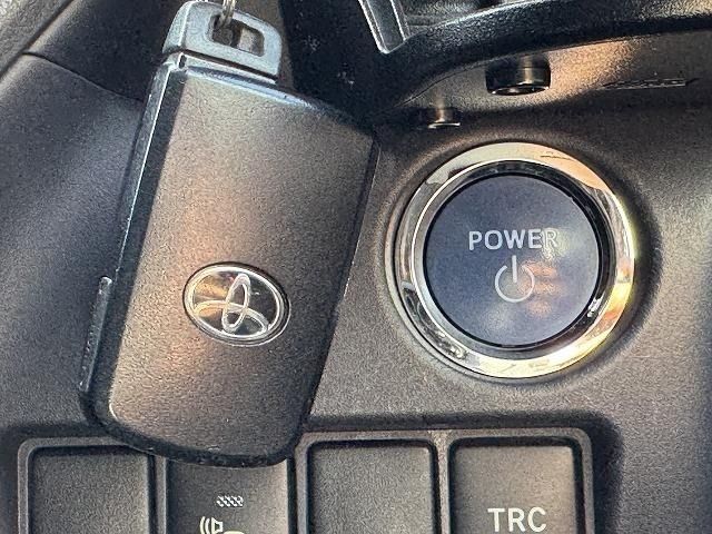 TOYOTA VOXY HYBRID 2014