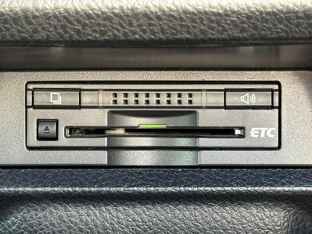 TOYOTA VOXY HYBRID 2014