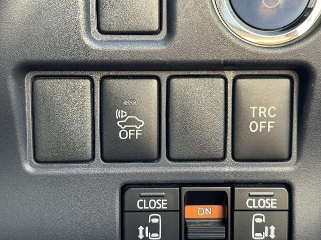 TOYOTA VOXY HYBRID 2014