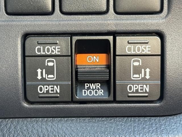 TOYOTA VOXY HYBRID 2014