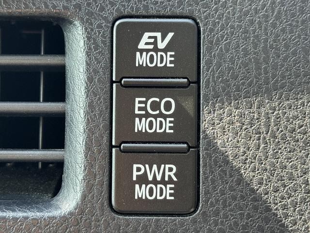 TOYOTA VOXY HYBRID 2014