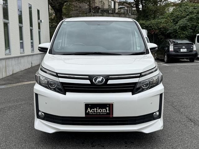 TOYOTA VOXY 2014