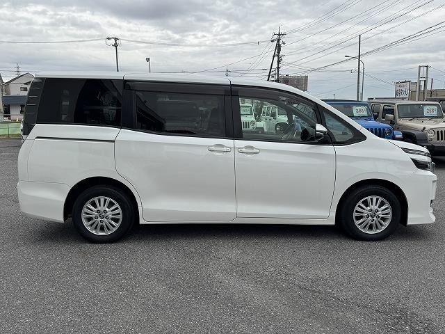 TOYOTA VOXY 2014