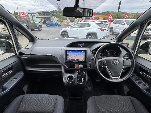 TOYOTA VOXY 2014