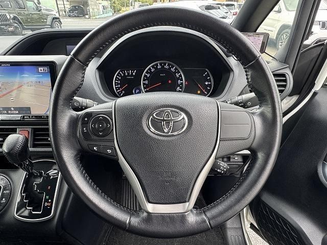 TOYOTA VOXY 2014