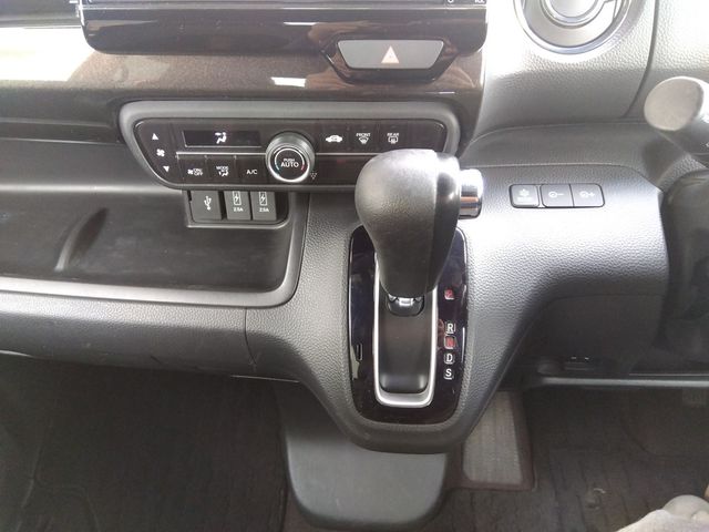 HONDA N BOX CUSTOM 2017