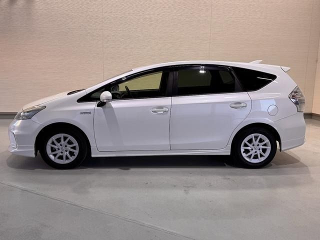 TOYOTA PRIUS Alpha 2013