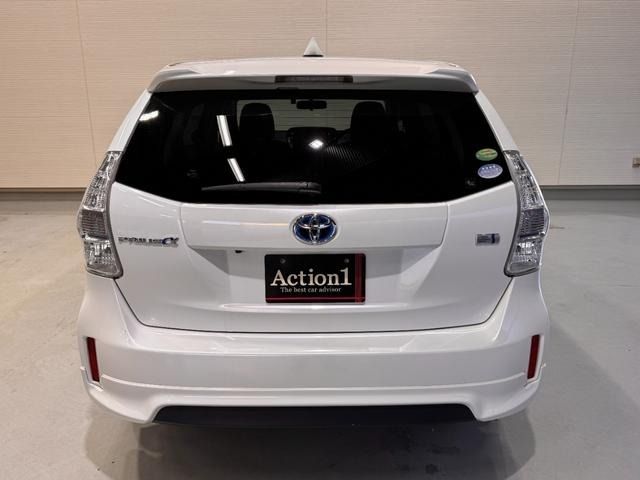 TOYOTA PRIUS Alpha 2013