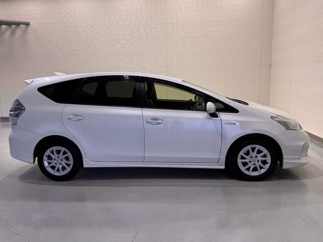 TOYOTA PRIUS Alpha 2013