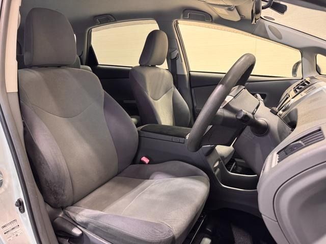 TOYOTA PRIUS Alpha 2013