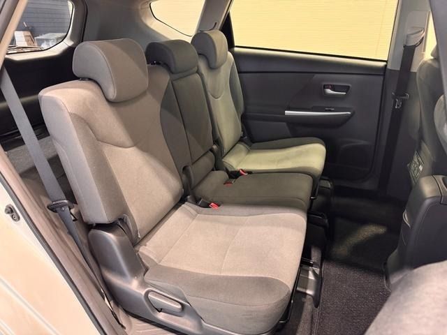 TOYOTA PRIUS Alpha 2013