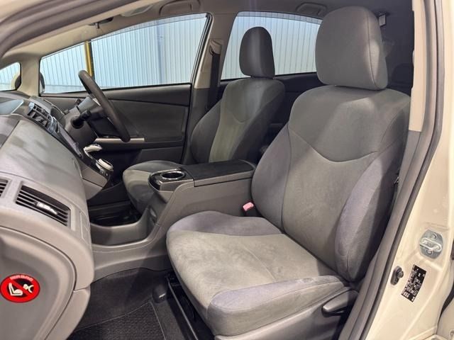 TOYOTA PRIUS Alpha 2013