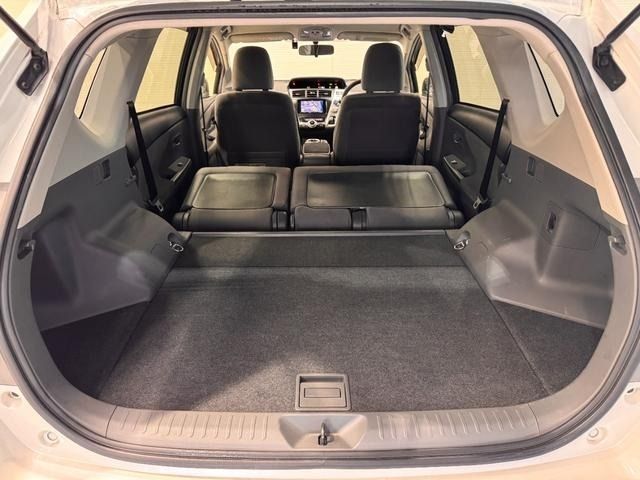 TOYOTA PRIUS Alpha 2013