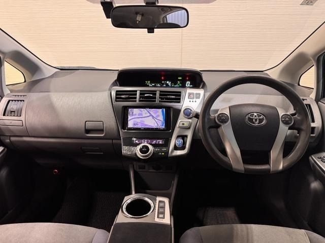 TOYOTA PRIUS Alpha 2013