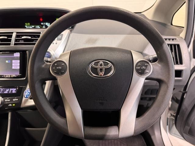 TOYOTA PRIUS Alpha 2013