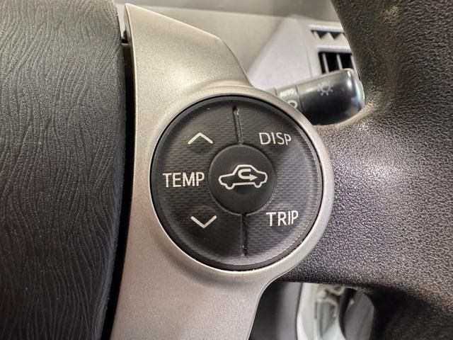 TOYOTA PRIUS Alpha 2013