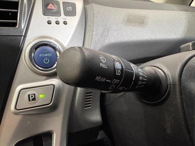 TOYOTA PRIUS Alpha 2013