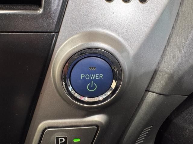 TOYOTA PRIUS Alpha 2013