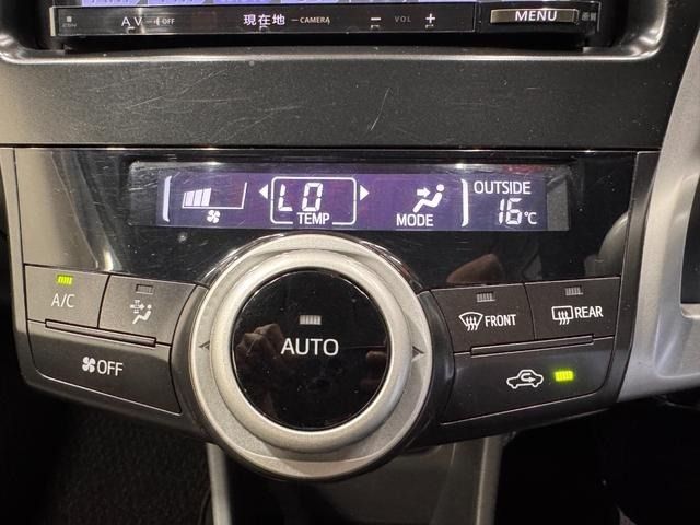 TOYOTA PRIUS Alpha 2013