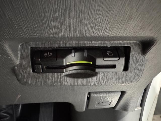 TOYOTA PRIUS Alpha 2013