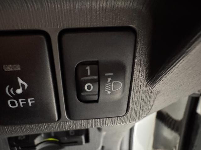 TOYOTA PRIUS Alpha 2013