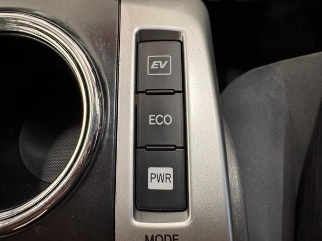 TOYOTA PRIUS Alpha 2013