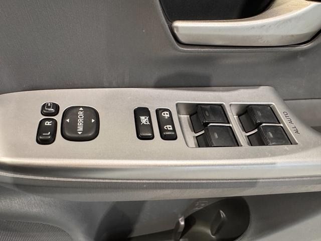 TOYOTA PRIUS Alpha 2013