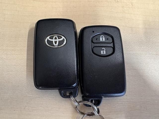 TOYOTA PRIUS Alpha 2013