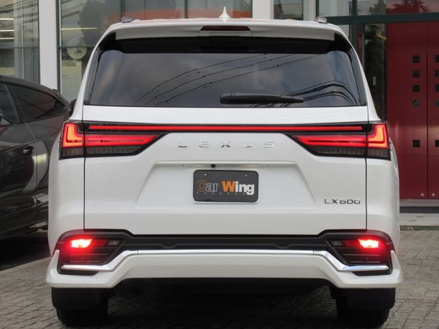 TOYOTA LEXUS LX600 2024