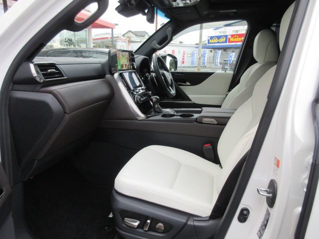 TOYOTA LEXUS LX600 2024