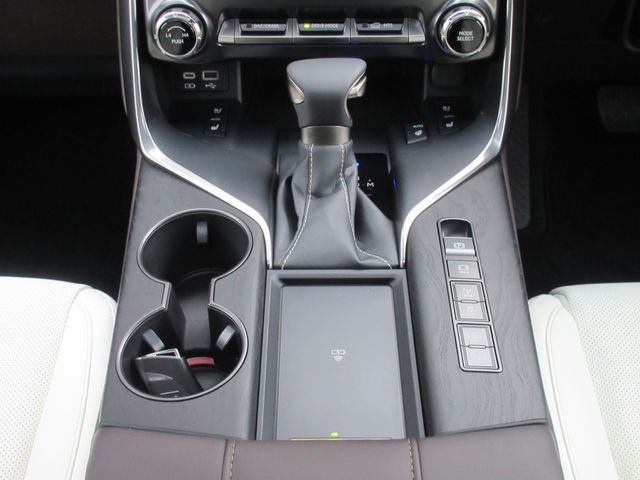 TOYOTA LEXUS LX600 2024