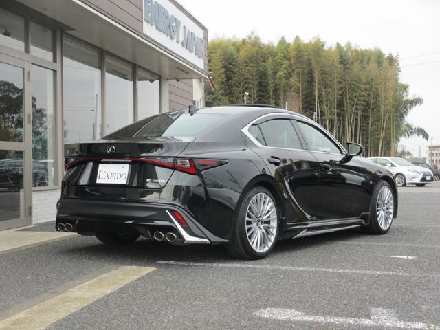 TOYOTA LEXUS IS300h 2023