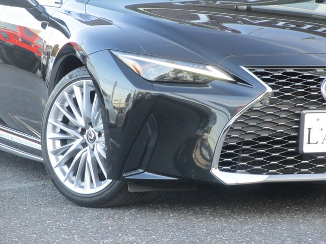 TOYOTA LEXUS IS300h 2023