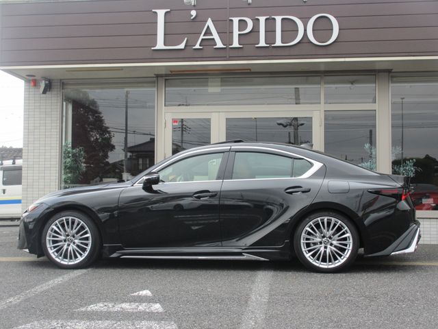 TOYOTA LEXUS IS300h 2023