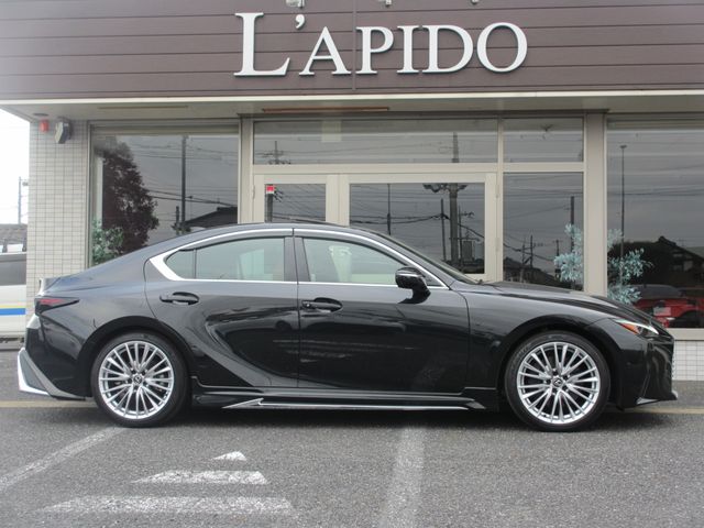 TOYOTA LEXUS IS300h 2023