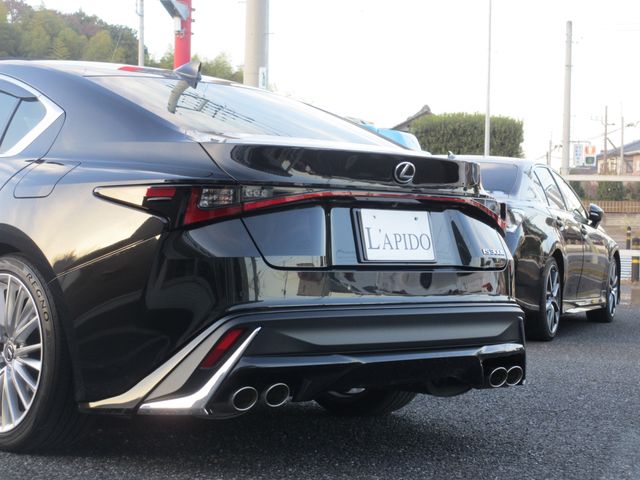 TOYOTA LEXUS IS300h 2023