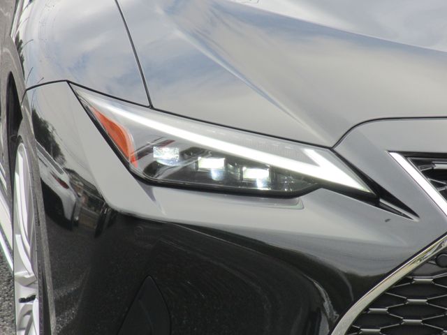 TOYOTA LEXUS IS300h 2023