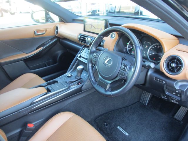 TOYOTA LEXUS IS300h 2023