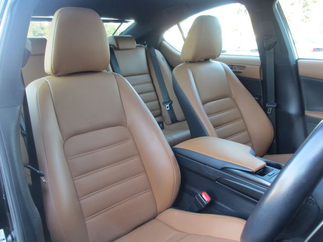 TOYOTA LEXUS IS300h 2023